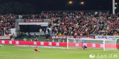 南通隊4：2點球戰(zhàn)勝無錫隊 挺進(jìn)“蘇超”決賽