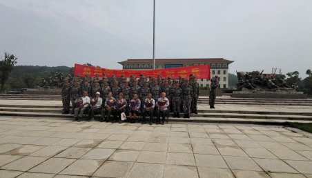 民主村:重走軍營(yíng)路 共敘愛國情