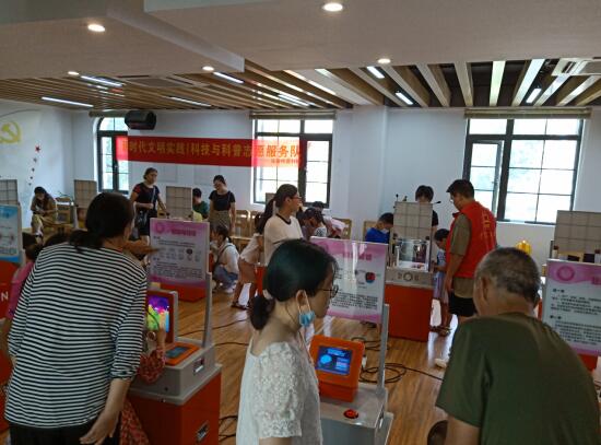 新時代文明實踐|科普大篷車開進小區(qū)中心 科普大