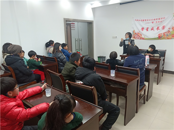 馨康苑社區(qū)開(kāi)展免洗洗手液制作活動(dòng)