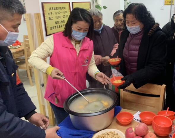 愛心滿滿 “橘”祥“蘋”安 石埠橋村社區(qū)團(tuán)團(tuán)圓圓鬧元宵