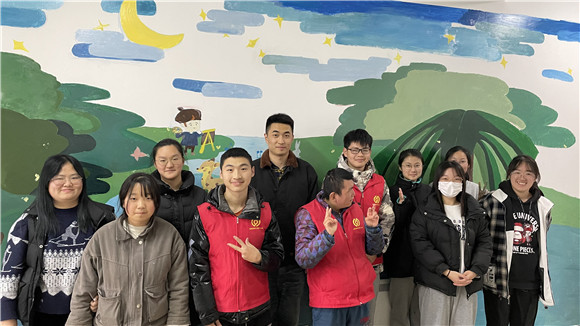 行知圓夢·用心用手繪就一片藍天