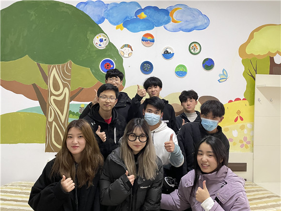 行知圓夢·用心用手繪就一片藍天