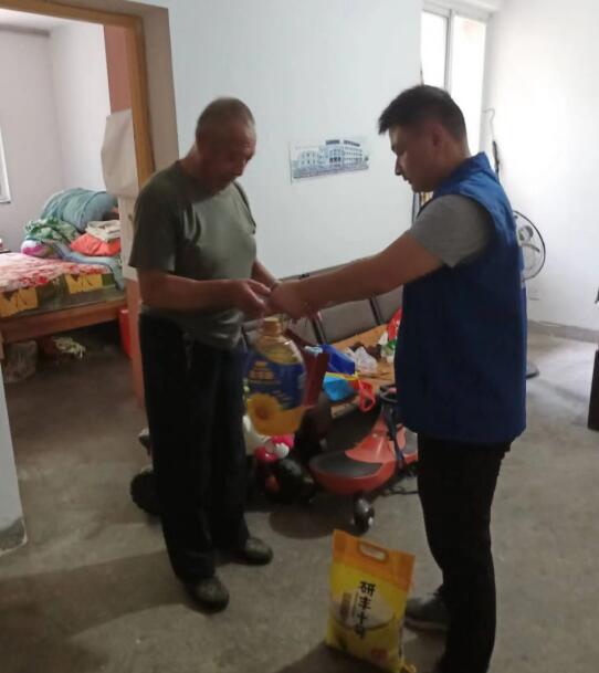 盛江社區(qū):立足崗位做奉獻 “黨建+政務”當先鋒