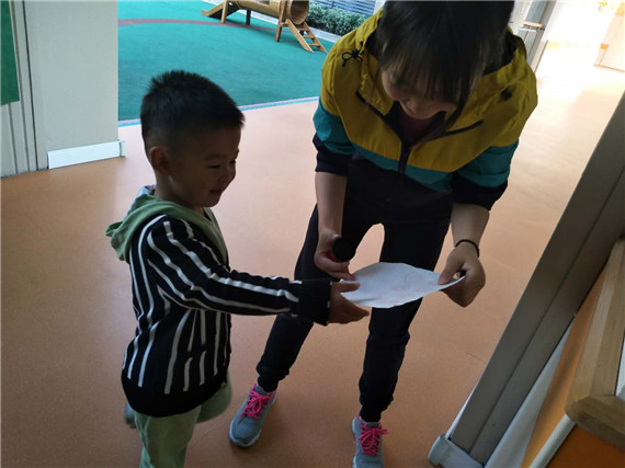 金陵驛社區(qū)開展“垃圾分類 從我做起”兒童環(huán)?；顒?dòng)