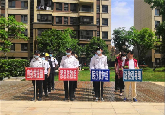 安全演練進小區(qū) 筑牢消防安全網(wǎng)