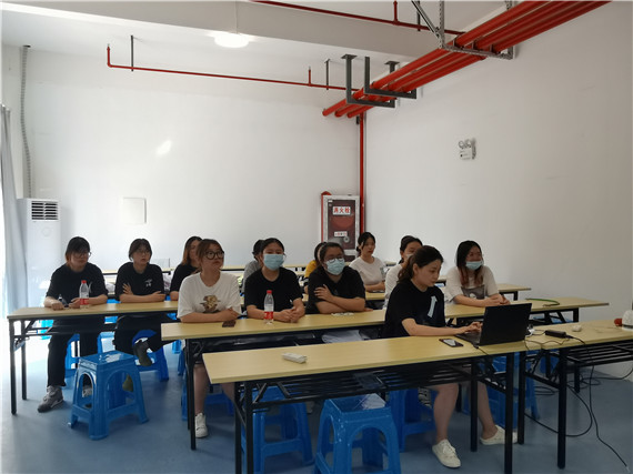 向上社區(qū)開(kāi)展“講文明 守禮儀”青少年文明禮儀養(yǎng)成教育活動(dòng)