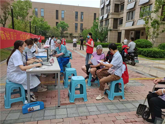 石埠橋村社區(qū):專家送來健康經 群眾困難隨之去