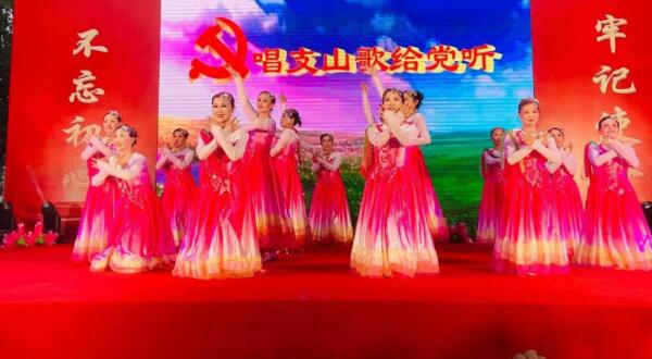 永遠(yuǎn)跟黨走 歌舞新征程——記大方社區(qū)“永遠(yuǎn)跟黨走，歌舞新征程”主題文藝匯演
