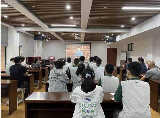 汲取奮進(jìn)力量！南師附中江寧分校師生集中在殷巷社區(qū)收聽收看慶祝中國共產(chǎn)黨成立100周年大會(huì)