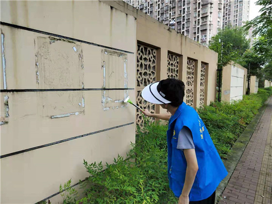 蛇盤社區(qū):去“皮癬” 護(hù)市容