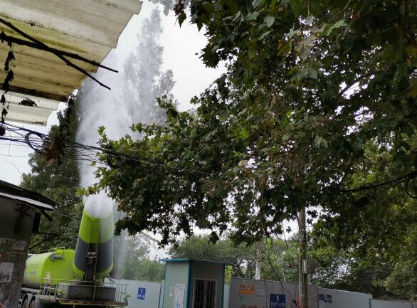 電瓷社區(qū)為民辦實事 快速響應(yīng)上門為居民消殺美國白蛾——電瓷社區(qū)便民服務(wù)中心活動紀實