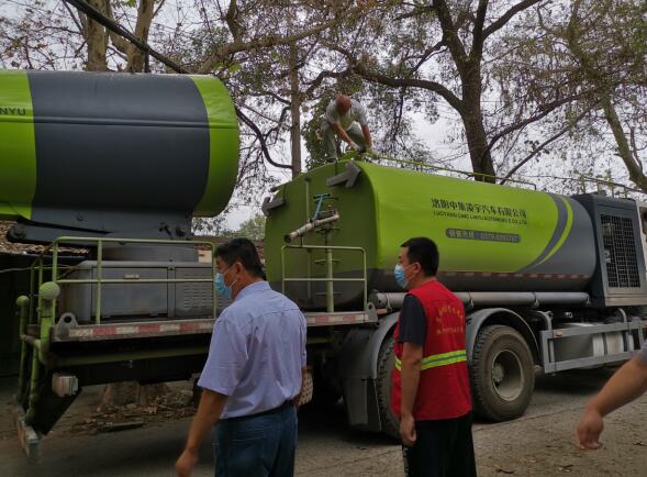 電瓷社區(qū)為民辦實事 快速響應(yīng)上門為居民消殺美國白蛾——電瓷社區(qū)便民服務(wù)中心活動紀實