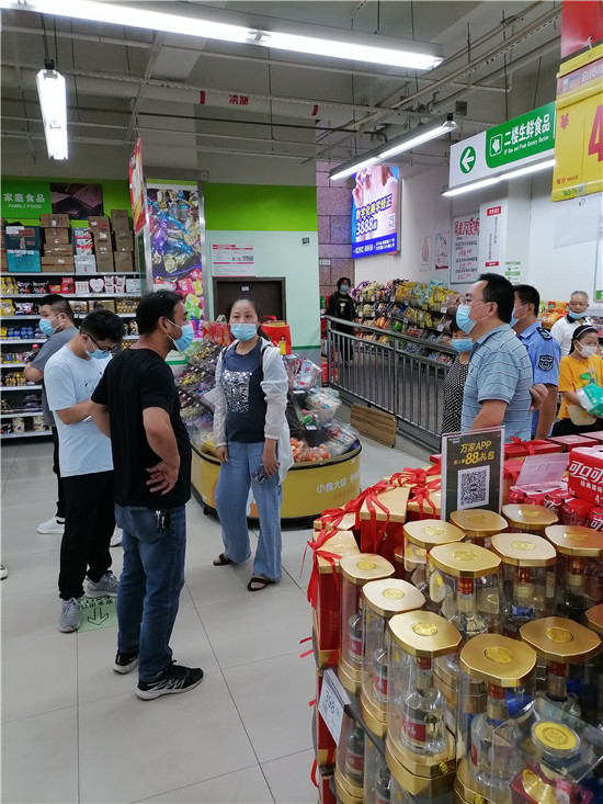 金堯花園社區(qū)開(kāi)展節(jié)前大型商超安全專項(xiàng)檢查行動(dòng)
