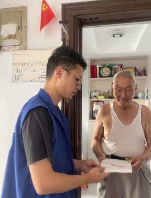 牛首社區(qū):上門送學(xué)暖人心 黨史學(xué)習(xí)不掉隊(duì)