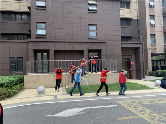 向上社區(qū)開展防災(zāi)減災(zāi)消防疏散演練活動