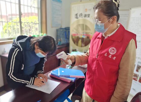 科學(xué)家庭教育 幸福千萬家庭——金橋社區(qū)薩提亞家庭雕塑個案工作坊