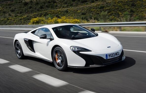 男子駕租來的300萬邁凱倫超跑撞墻！結(jié)果又被貨車撞報廢