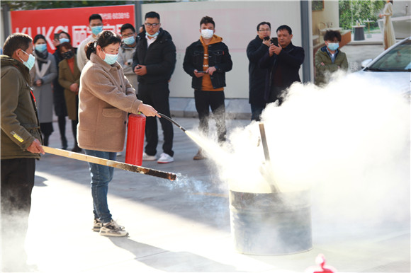 東陽社區(qū)舉辦消防安全應(yīng)急救援演練活動(dòng)