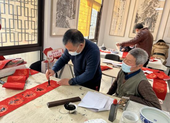 石埠橋社區(qū)：開展“迎新春 慶虎年”寫福字、送春聯(lián)活動(dòng)