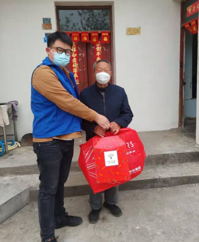 晶明村：網(wǎng)格員走訪慰問困難退役軍人