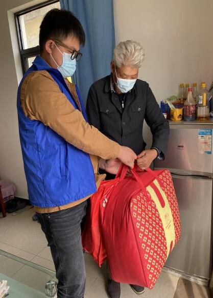 晶明村：網(wǎng)格員走訪慰問困難退役軍人