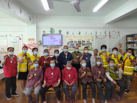 翠林山莊社區(qū):迎端午 編蛋兜 送平安