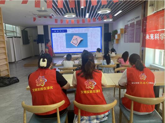 七彩的夏日|橋頭社區(qū)：關(guān)愛未成年人 點(diǎn)亮科技未來