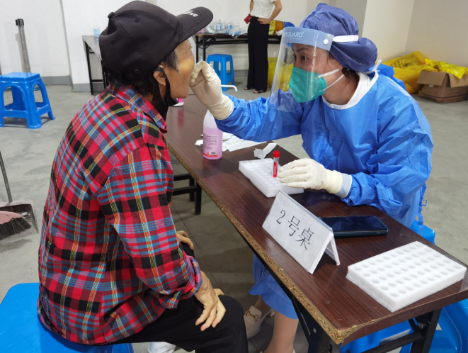 向上社區(qū)新時代文明實踐站組織區(qū)域全員核酸檢測