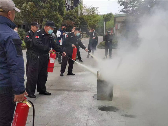 化纖新村社區(qū)新時代文明實(shí)踐站:開展消防演習(xí)共筑平安家園